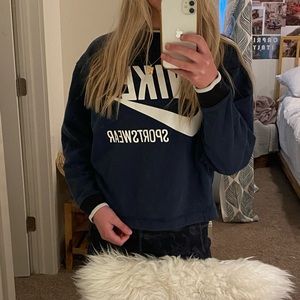 NIKE Woman’s Crew Neck in Teal